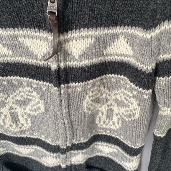 TNA Sweater - Picture 3 of 3